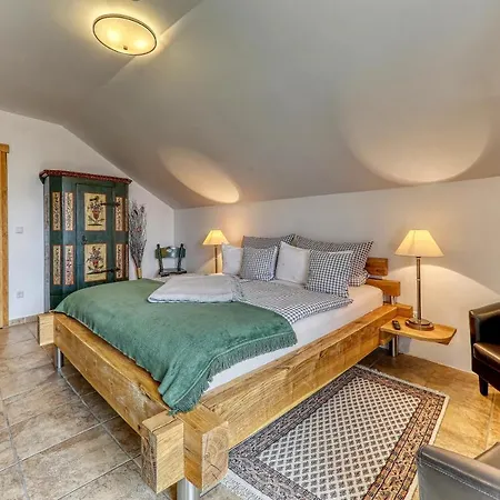 شقة 100 M2, 2 Schlafzimmer 3 Baeder Neuschönau