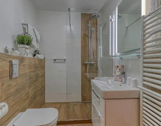 100 M2, 2 Schlafzimmer 3 Baeder Daire *