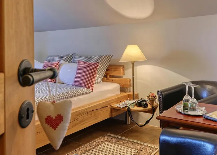 100 M2, 2 Schlafzimmer 3 Baeder Daire Neuschönau