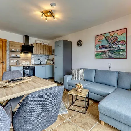 100 M2, 2 Schlafzimmer 3 Baeder *