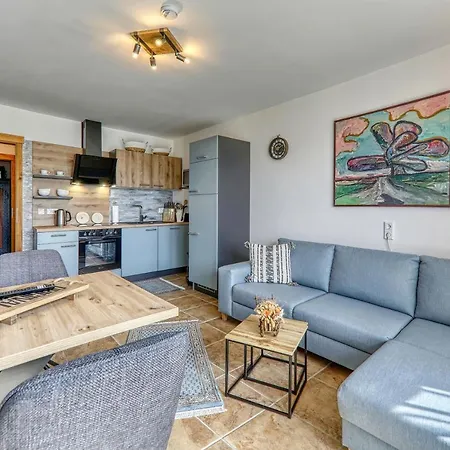 100 M2, 2 Schlafzimmer 3 Baeder *