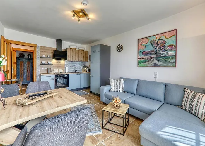 100 M2, 2 Schlafzimmer 3 Baeder *